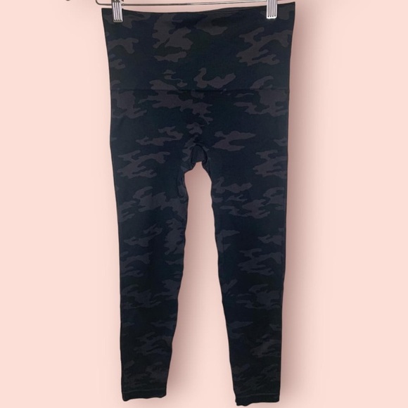 SPANX Look At Me Now Seamless Compression Double Layer Waist Camo Leggings, Med - Picture 3 of 7